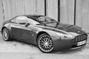 Location Aston Martin Vantage chez Starge Location